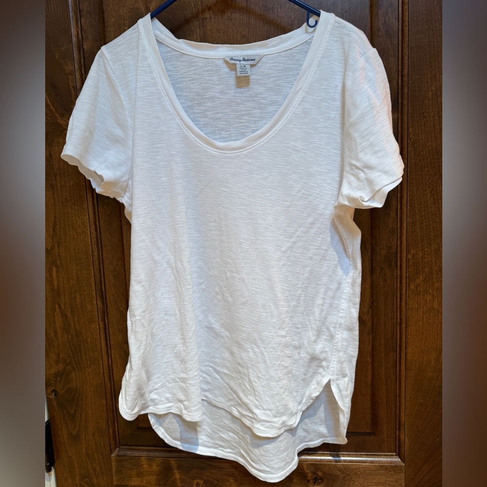 Tommy Bahama Woman’s Large light weight tshirt